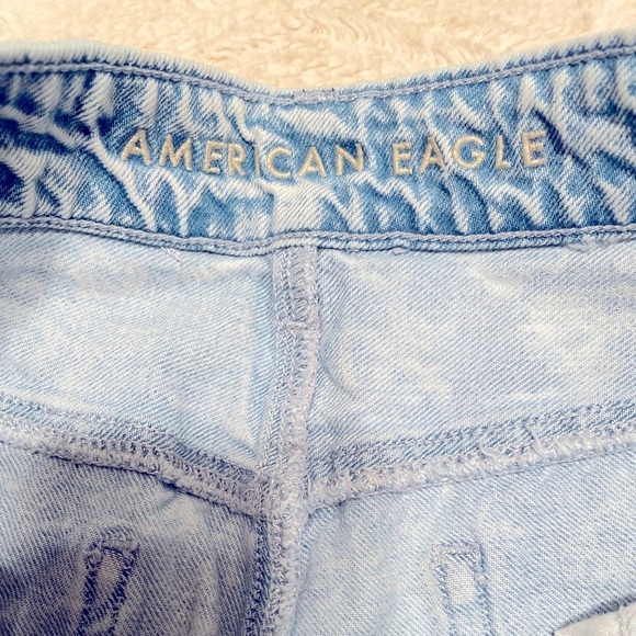 American Eagle Hi-Rise Tomgirl jeans, light wash, destroyed, size 4 long - Picture 5 of 9